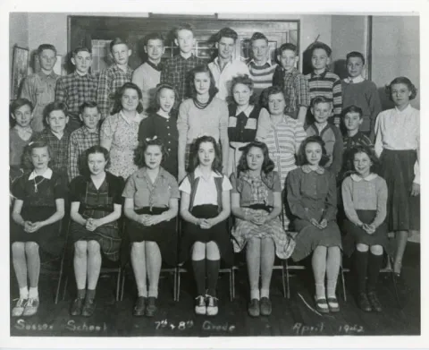picture of students in classroom from 1942