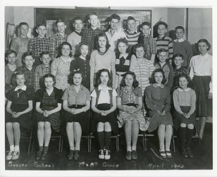 picture of students in classroom from 1942
